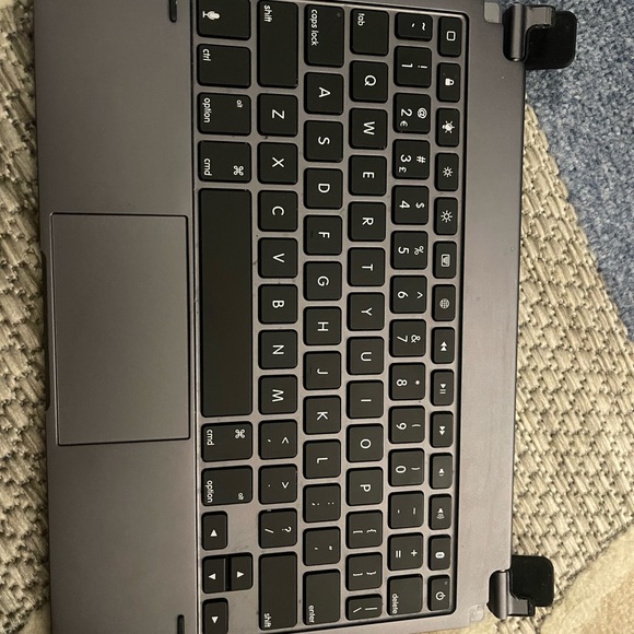 Brydge Wireless IPad Pro Cover with Trackpad - Picture 5 of 10